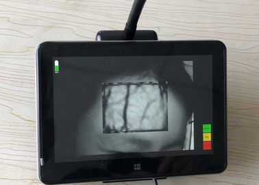 Macchina fotografica infrarossa che proietta il dispositivo dell'indicatore di posizione della vena per il laboratorio medico della clinica